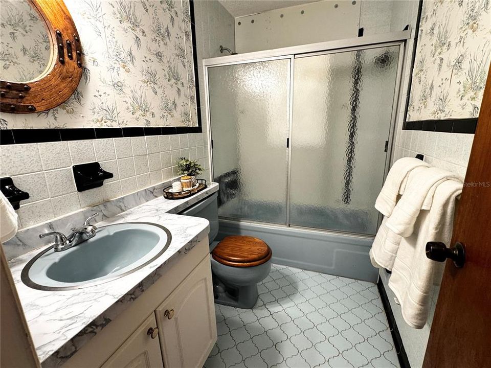 For Sale: $220,000 (3 beds, 2 baths, 1624 Square Feet)