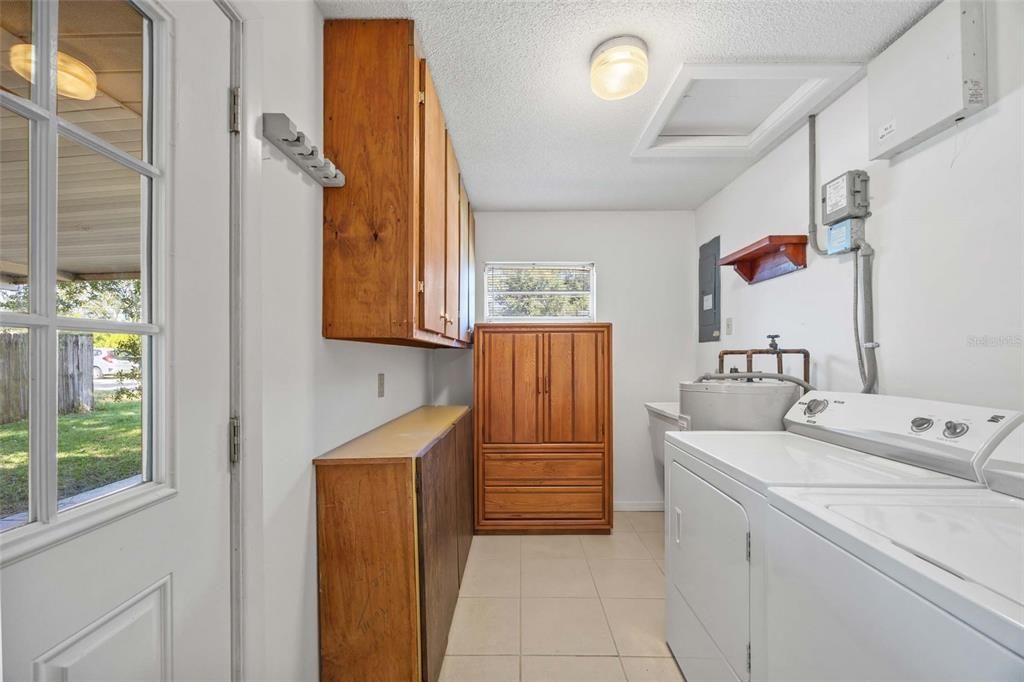 For Sale: $220,000 (3 beds, 2 baths, 1624 Square Feet)