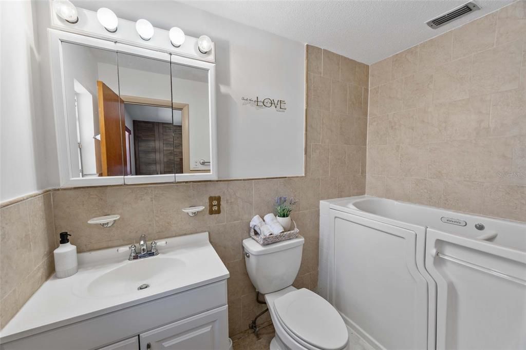 For Sale: $220,000 (3 beds, 2 baths, 1624 Square Feet)