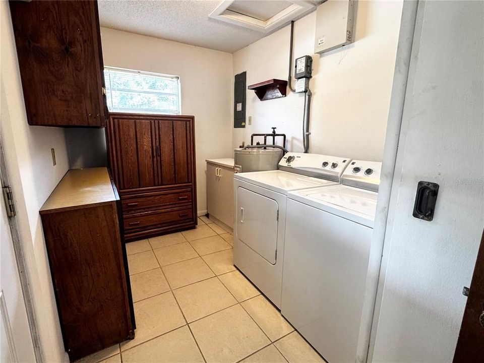 For Sale: $220,000 (3 beds, 2 baths, 1624 Square Feet)