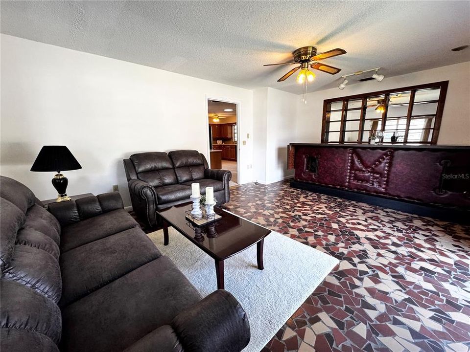 For Sale: $220,000 (3 beds, 2 baths, 1624 Square Feet)