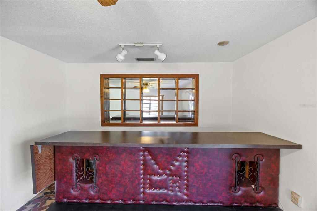 For Sale: $220,000 (3 beds, 2 baths, 1624 Square Feet)
