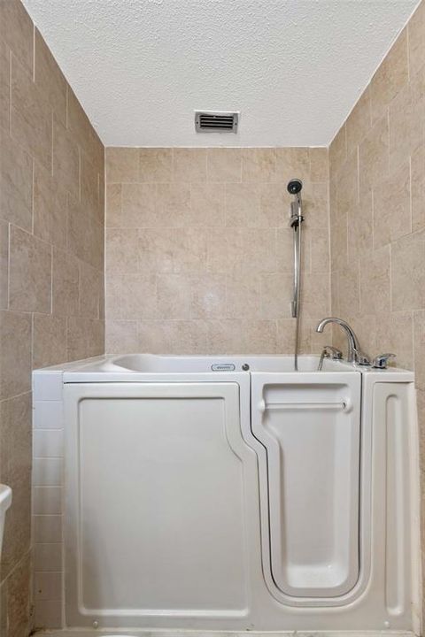 For Sale: $220,000 (3 beds, 2 baths, 1624 Square Feet)
