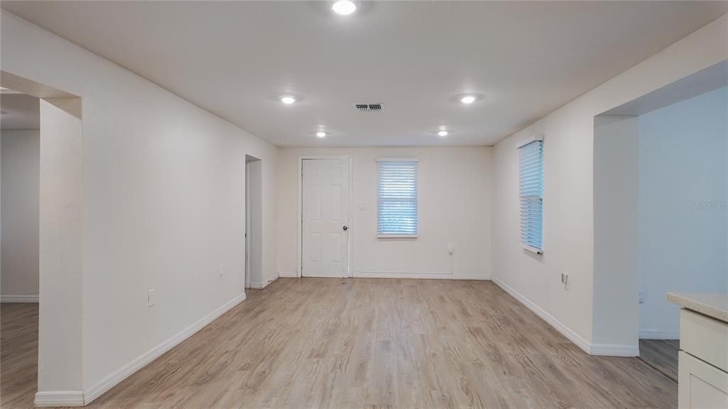 En Venta: $220,000 (4 camas, 2 baños, 1640 Pies cuadrados)