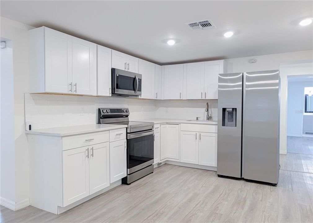 En Venta: $220,000 (4 camas, 2 baños, 1640 Pies cuadrados)