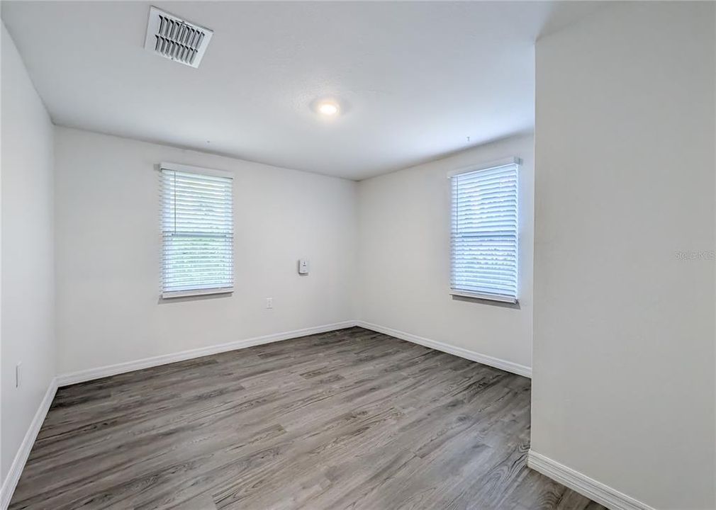 En Venta: $220,000 (4 camas, 2 baños, 1640 Pies cuadrados)