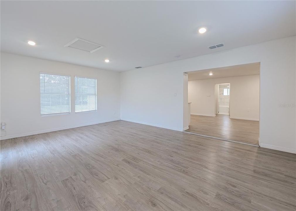 En Venta: $220,000 (4 camas, 2 baños, 1640 Pies cuadrados)