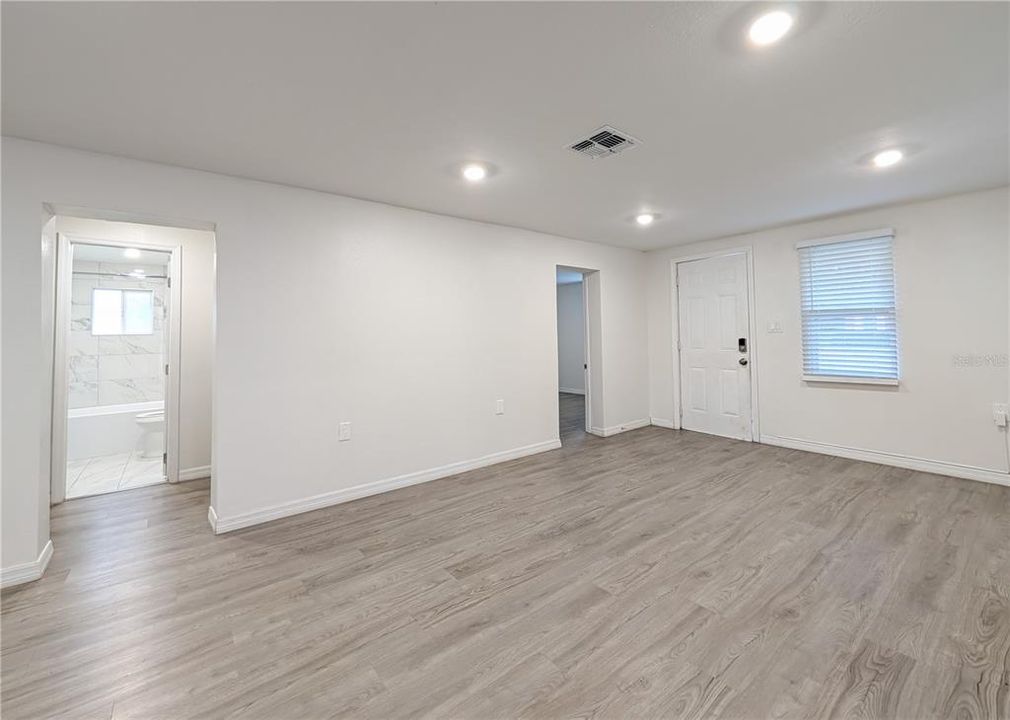 En Venta: $220,000 (4 camas, 2 baños, 1640 Pies cuadrados)