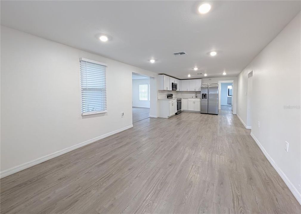 En Venta: $220,000 (4 camas, 2 baños, 1640 Pies cuadrados)