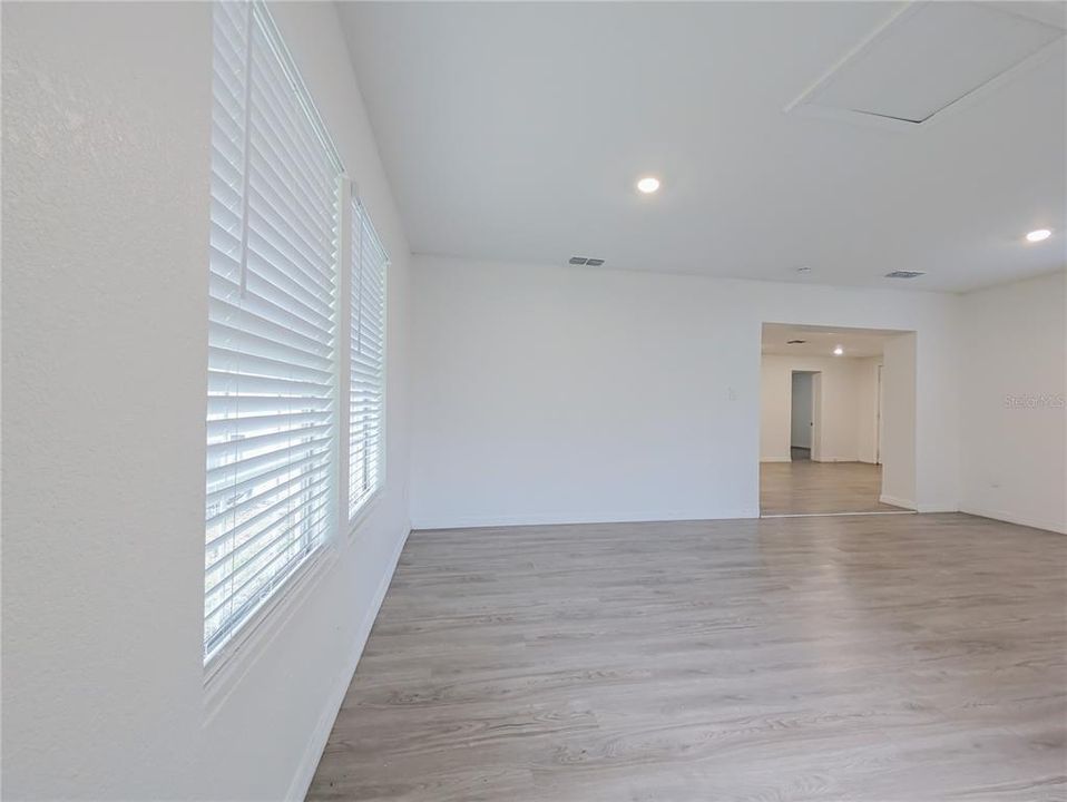 En Venta: $220,000 (4 camas, 2 baños, 1640 Pies cuadrados)