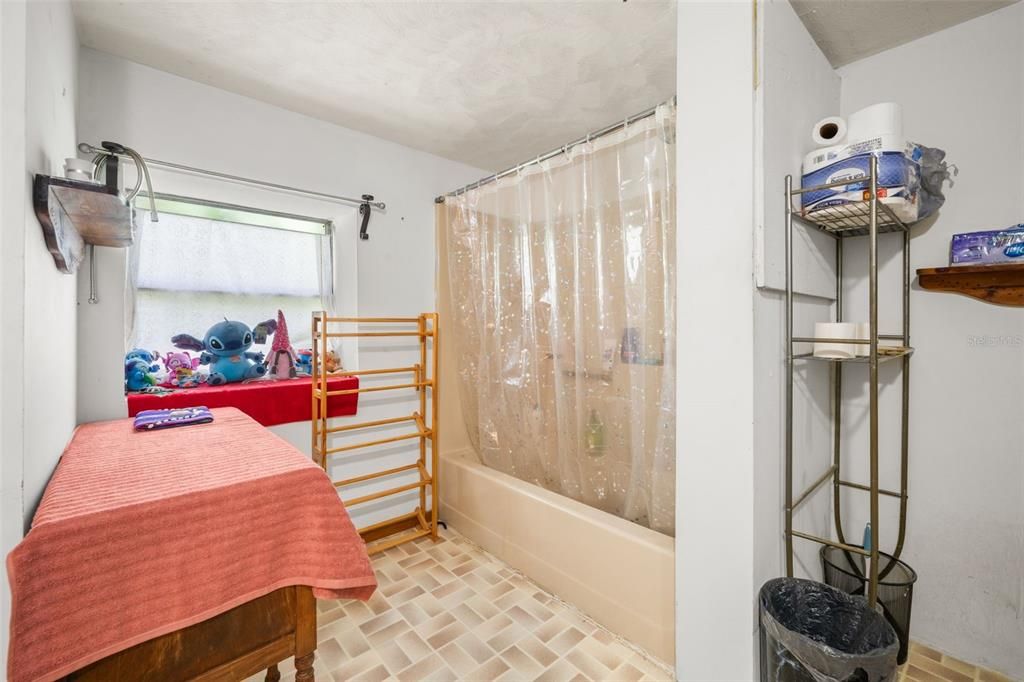 На продажу: $115,000 (3 спален, 2 ванн, 1458 Квадратных фут)