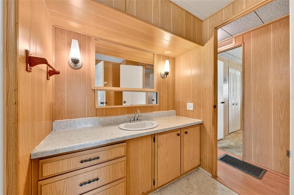 На продажу: $84,500 (2 спален, 2 ванн, 960 Квадратных фут)