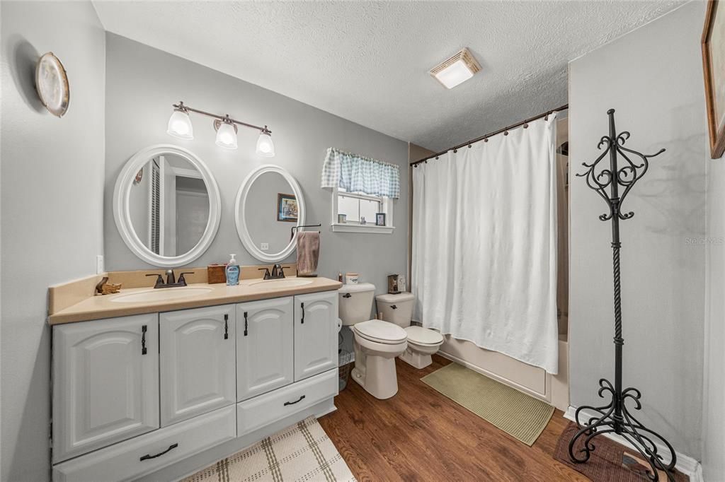 En Venta: $599,000 (4 camas, 4 baños, 1850 Pies cuadrados)