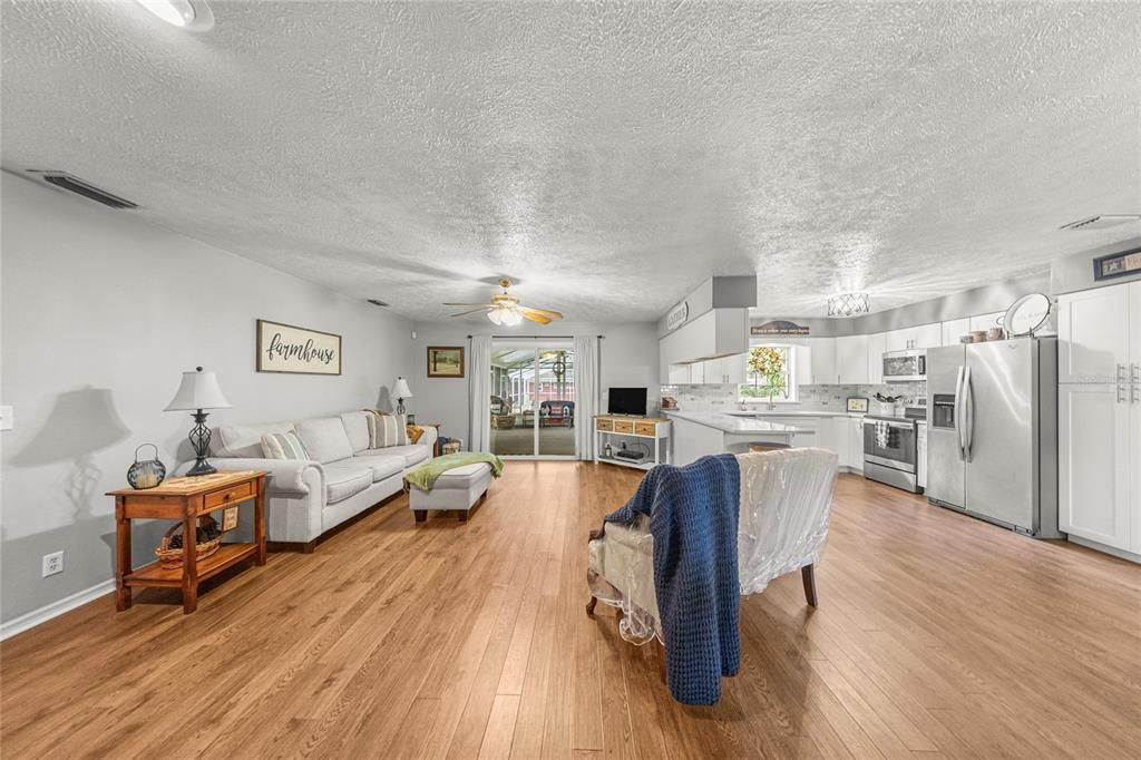 En Venta: $599,000 (4 camas, 4 baños, 1850 Pies cuadrados)