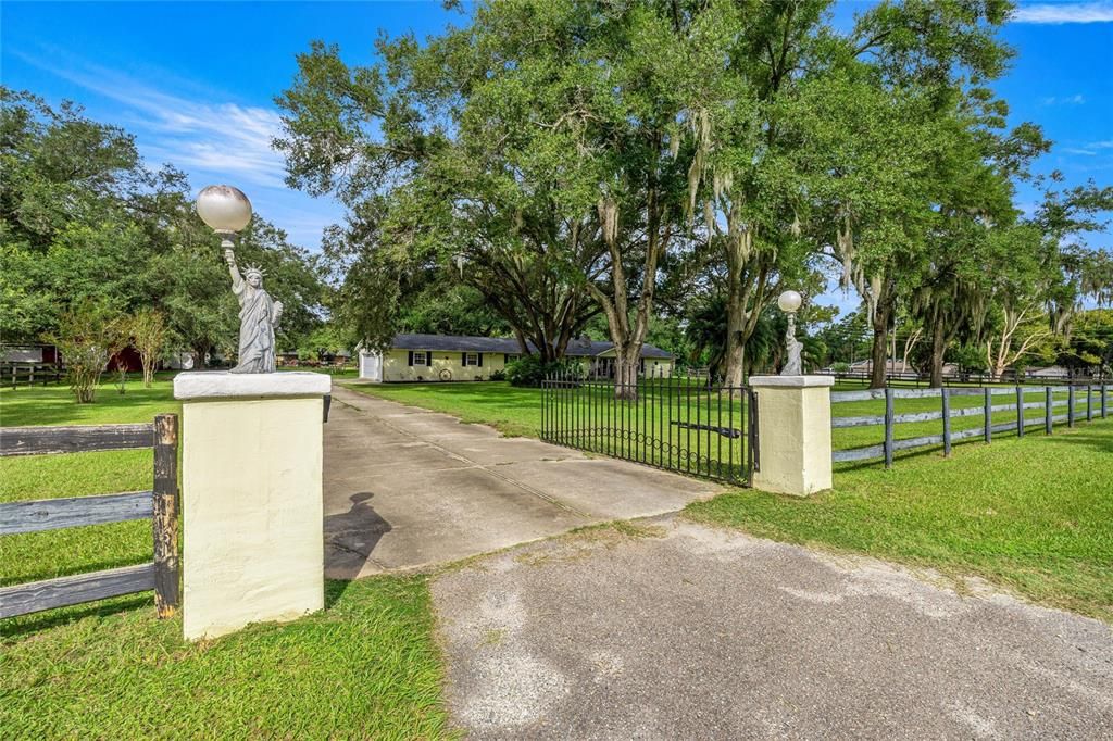 En Venta: $599,000 (4 camas, 4 baños, 1850 Pies cuadrados)