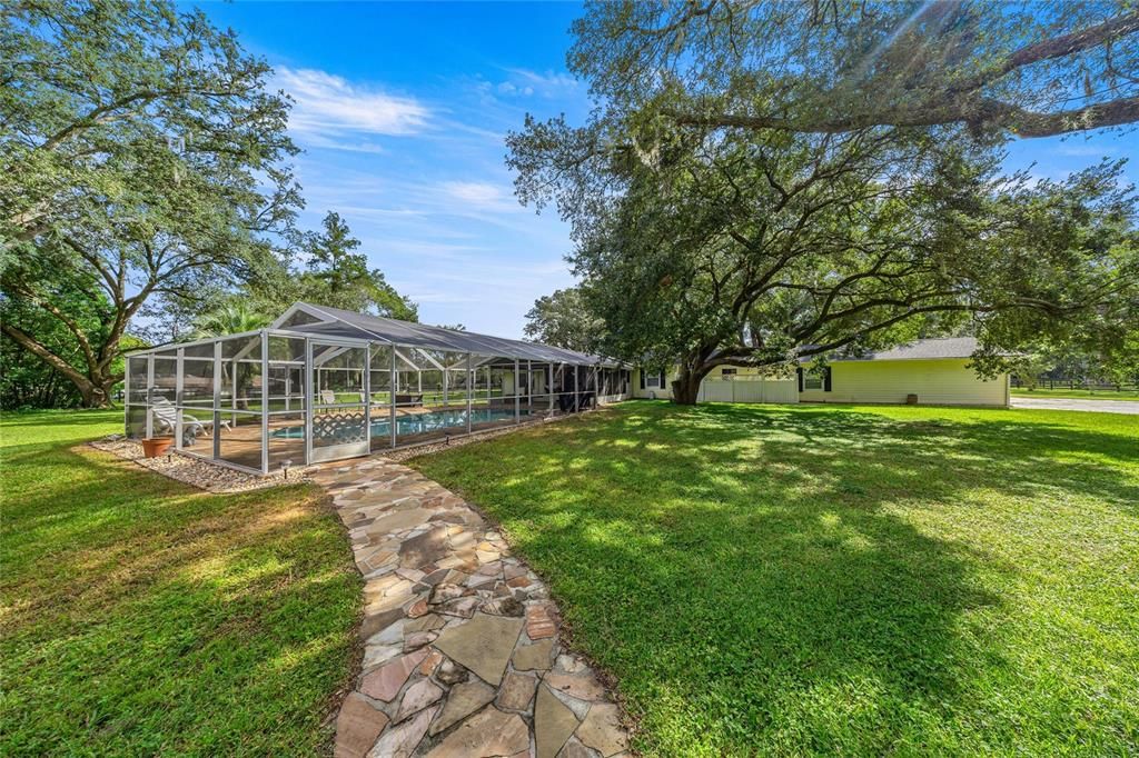 En Venta: $599,000 (4 camas, 4 baños, 1850 Pies cuadrados)