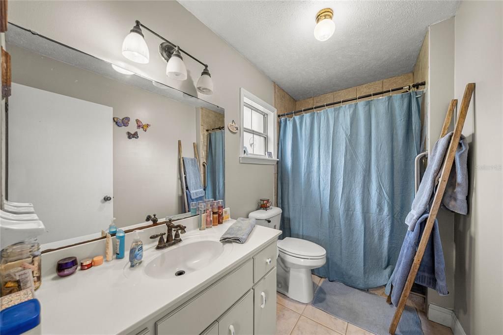 En Venta: $599,000 (4 camas, 4 baños, 1850 Pies cuadrados)