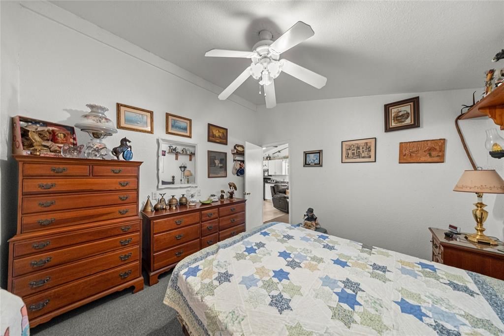 En Venta: $599,000 (4 camas, 4 baños, 1850 Pies cuadrados)