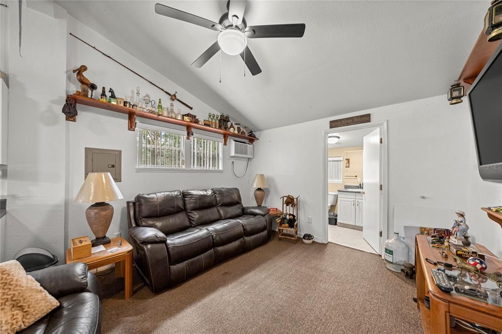 En Venta: $599,000 (4 camas, 4 baños, 1850 Pies cuadrados)
