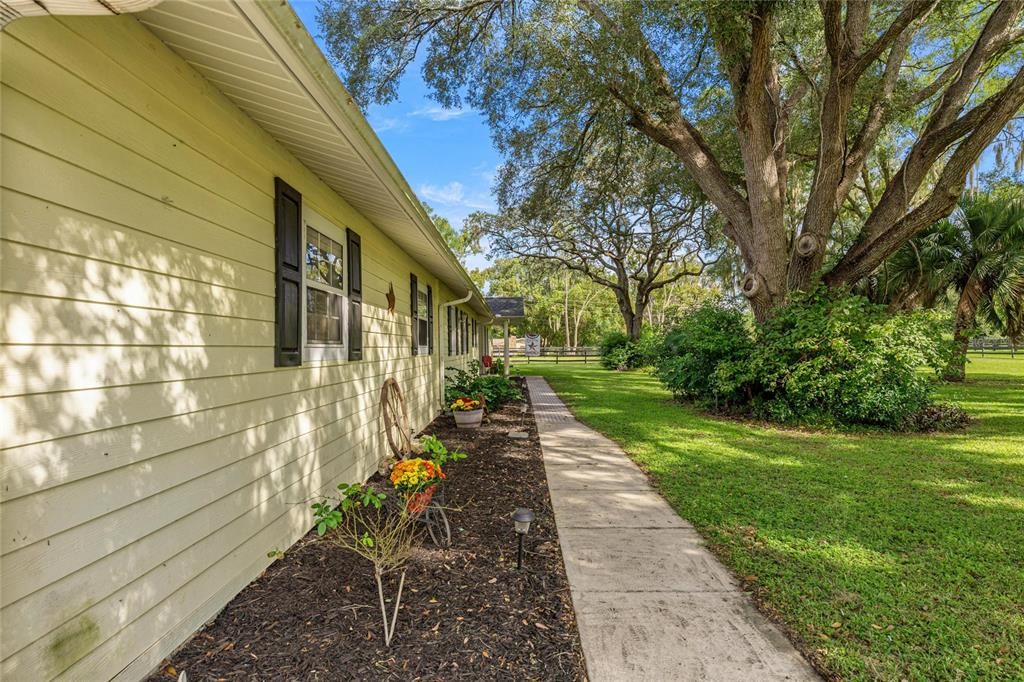 En Venta: $599,000 (4 camas, 4 baños, 1850 Pies cuadrados)