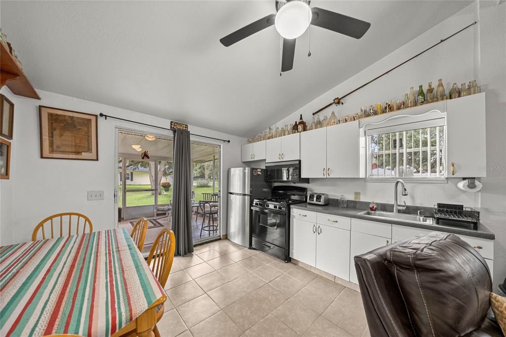 En Venta: $599,000 (4 camas, 4 baños, 1850 Pies cuadrados)