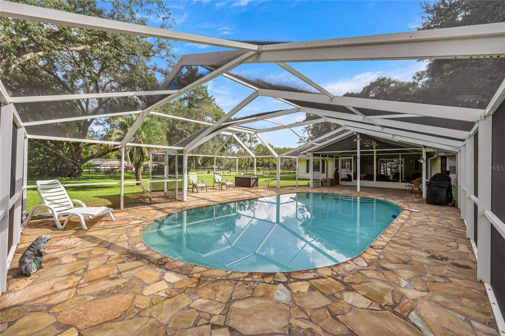 En Venta: $599,000 (4 camas, 4 baños, 1850 Pies cuadrados)