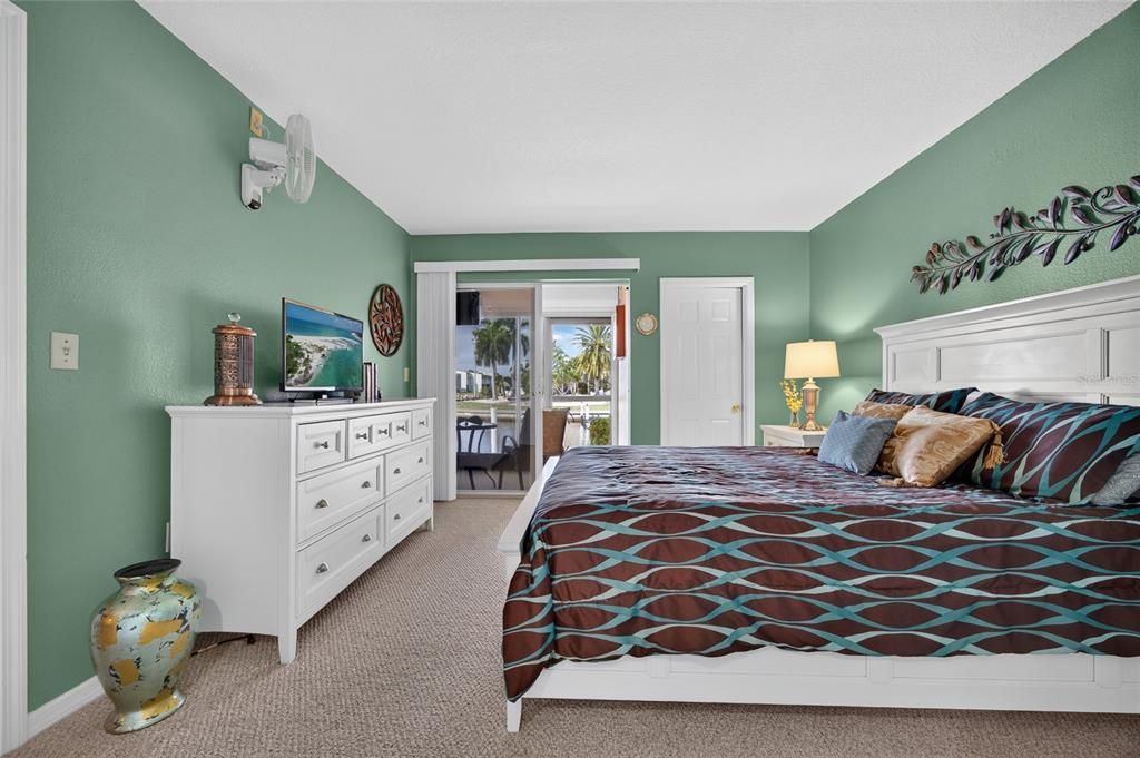 For Sale: $195,000 (2 beds, 2 baths, 1164 Square Feet)