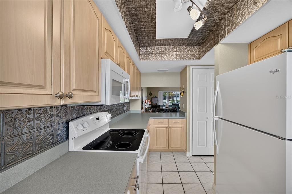 For Sale: $195,000 (2 beds, 2 baths, 1164 Square Feet)