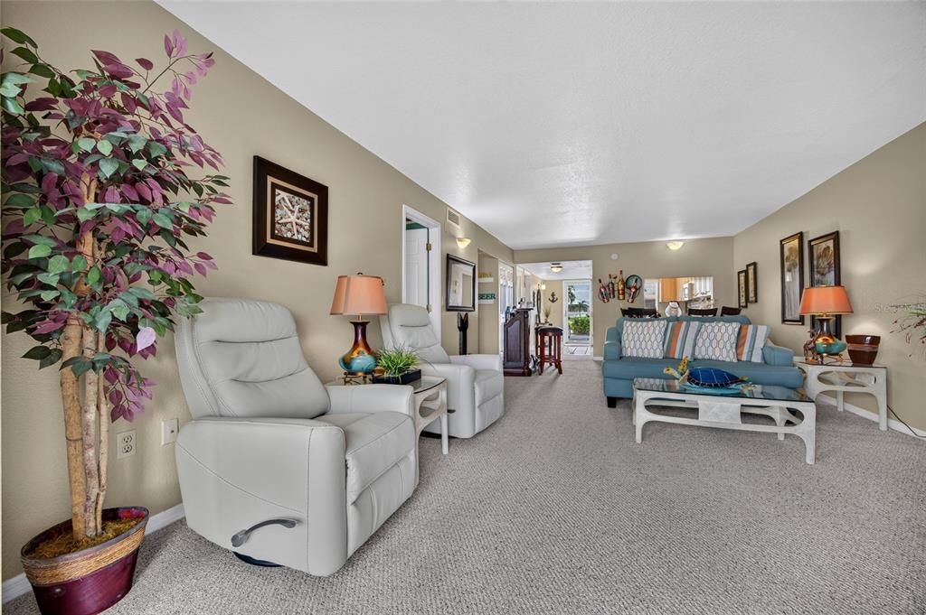 For Sale: $195,000 (2 beds, 2 baths, 1164 Square Feet)