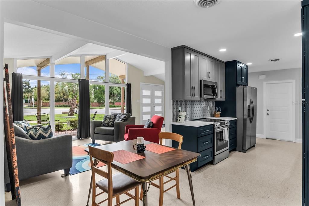 En Venta: $695,000 (3 camas, 2 baños, 1671 Pies cuadrados)