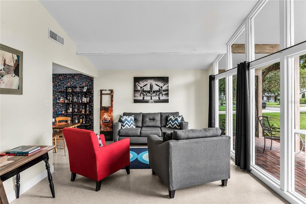 En Venta: $695,000 (3 camas, 2 baños, 1671 Pies cuadrados)