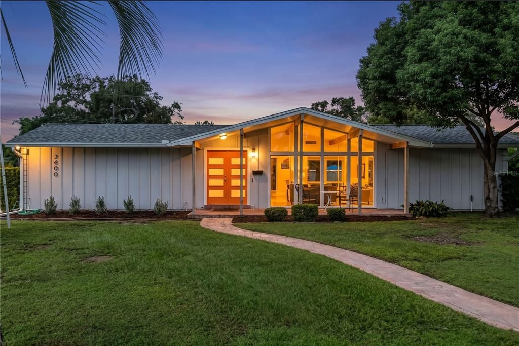 En Venta: $695,000 (3 camas, 2 baños, 1671 Pies cuadrados)