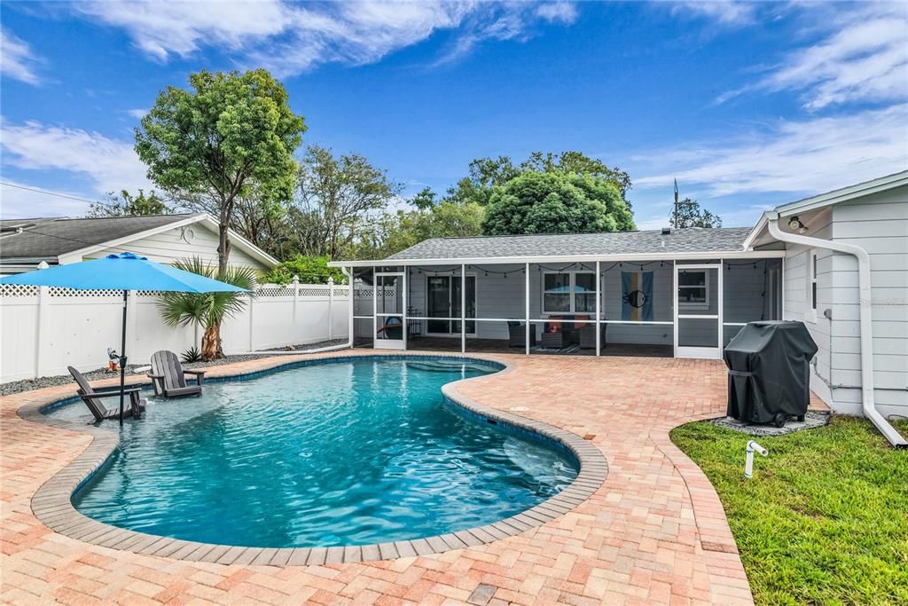 En Venta: $695,000 (3 camas, 2 baños, 1671 Pies cuadrados)