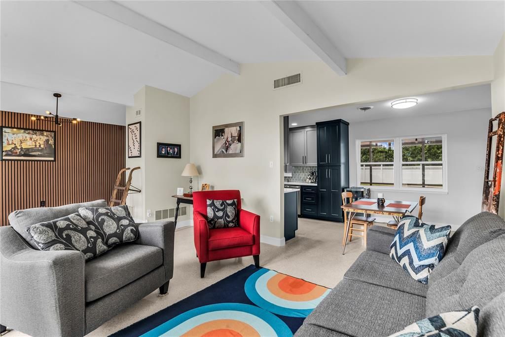 En Venta: $695,000 (3 camas, 2 baños, 1671 Pies cuadrados)