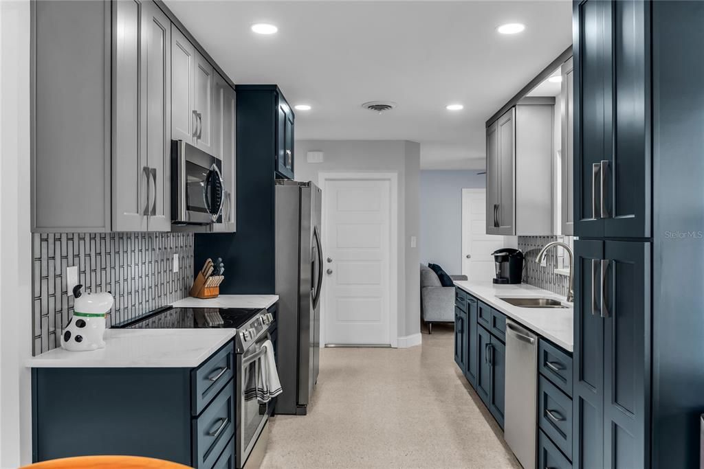 En Venta: $695,000 (3 camas, 2 baños, 1671 Pies cuadrados)