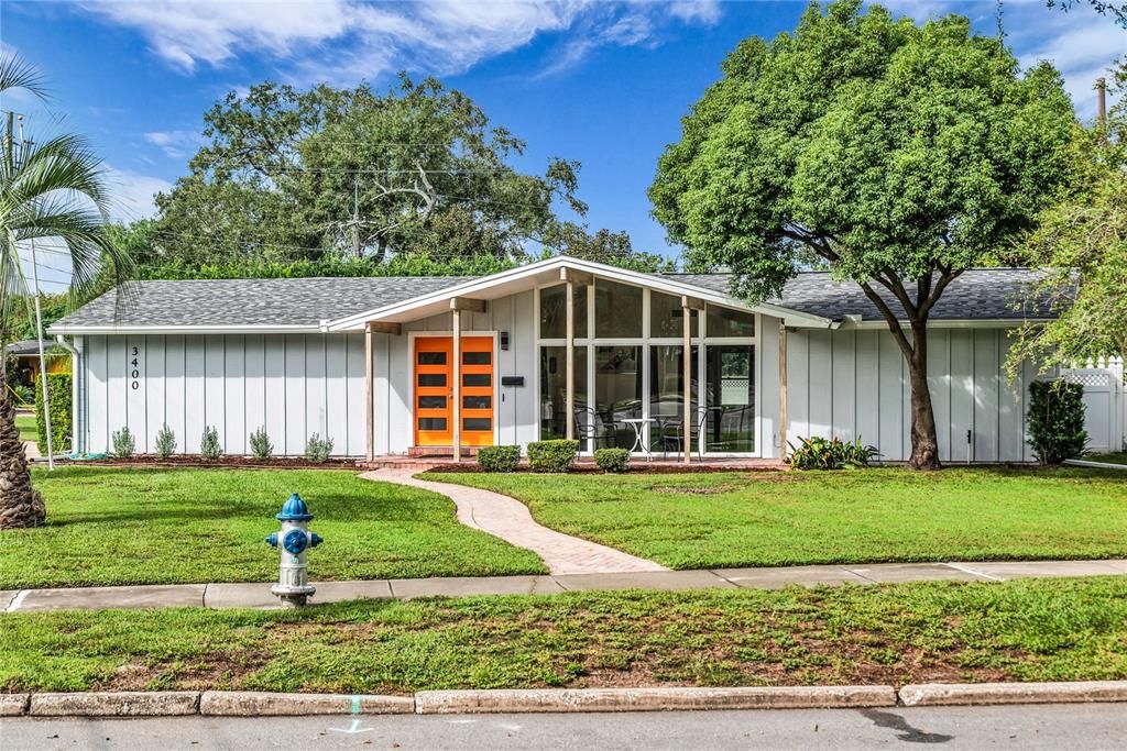 En Venta: $695,000 (3 camas, 2 baños, 1671 Pies cuadrados)