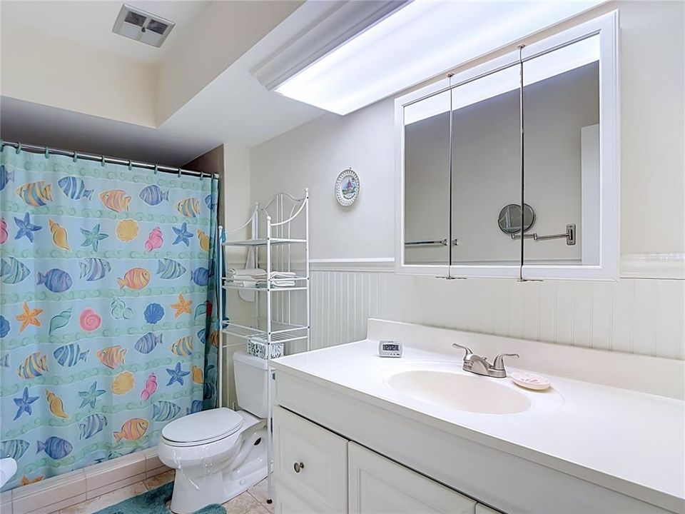 На продажу: $215,000 (2 спален, 2 ванн, 960 Квадратных фут)