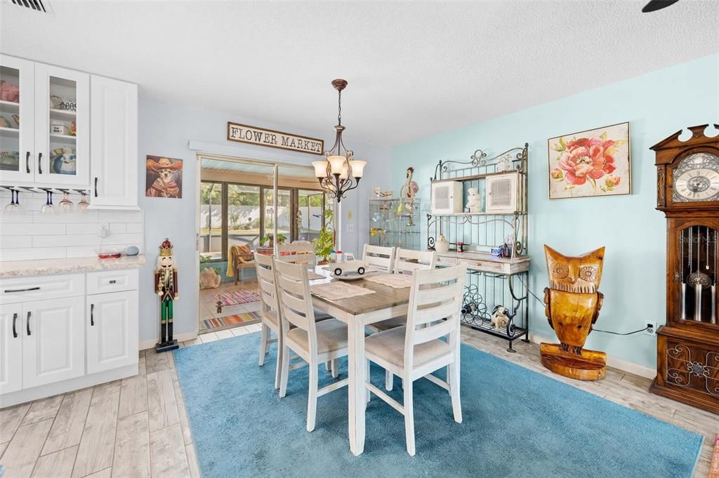 En Venta: $275,900 (2 camas, 2 baños, 1105 Pies cuadrados)