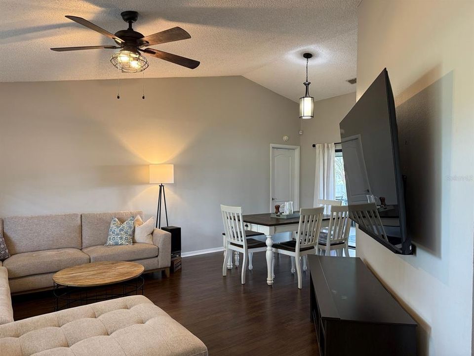 En Venta: $329,900 (3 camas, 2 baños, 1554 Pies cuadrados)