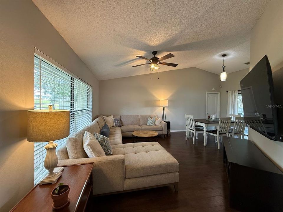 En Venta: $329,900 (3 camas, 2 baños, 1554 Pies cuadrados)
