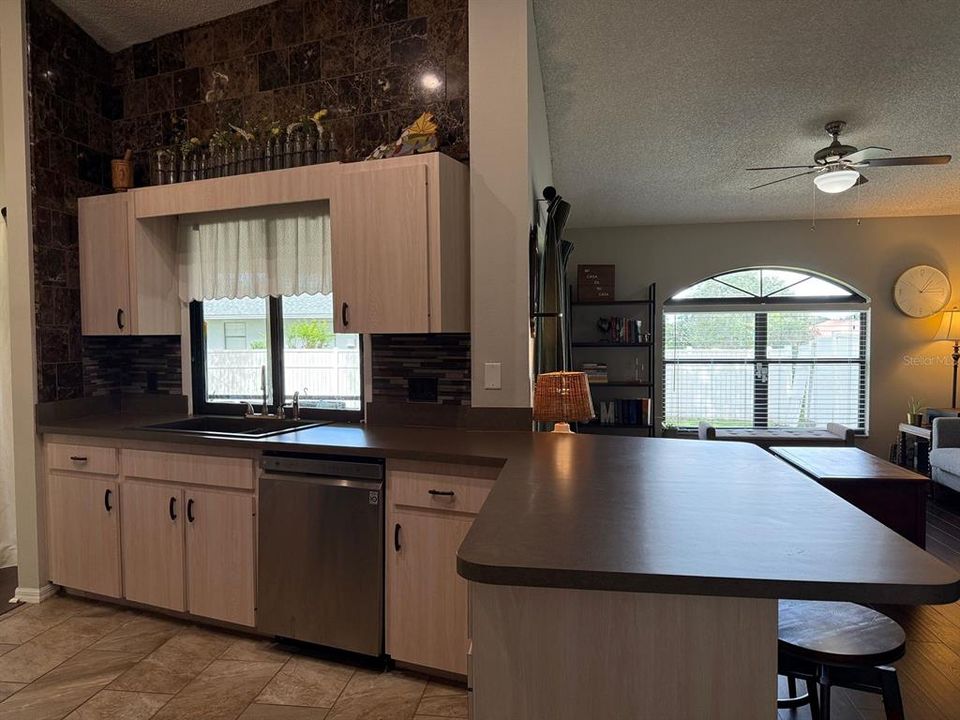 En Venta: $329,900 (3 camas, 2 baños, 1554 Pies cuadrados)