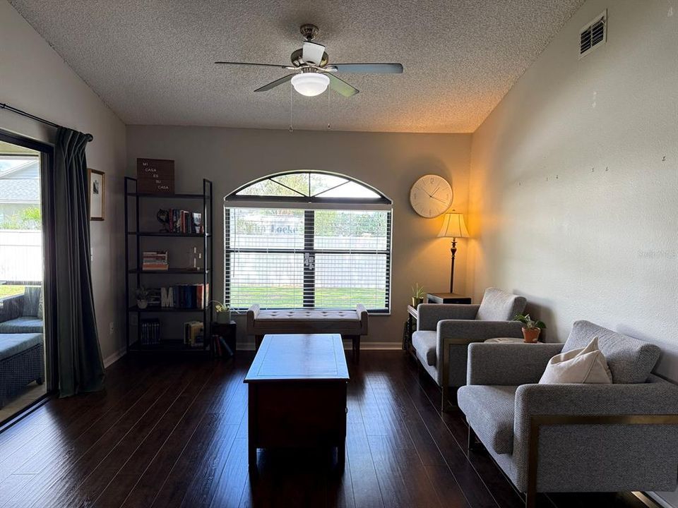 En Venta: $329,900 (3 camas, 2 baños, 1554 Pies cuadrados)
