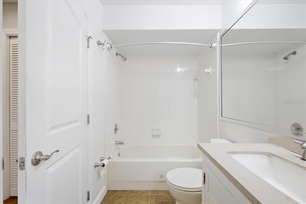 For Sale: $265,000 (2 beds, 1 baths, 1020 Square Feet)