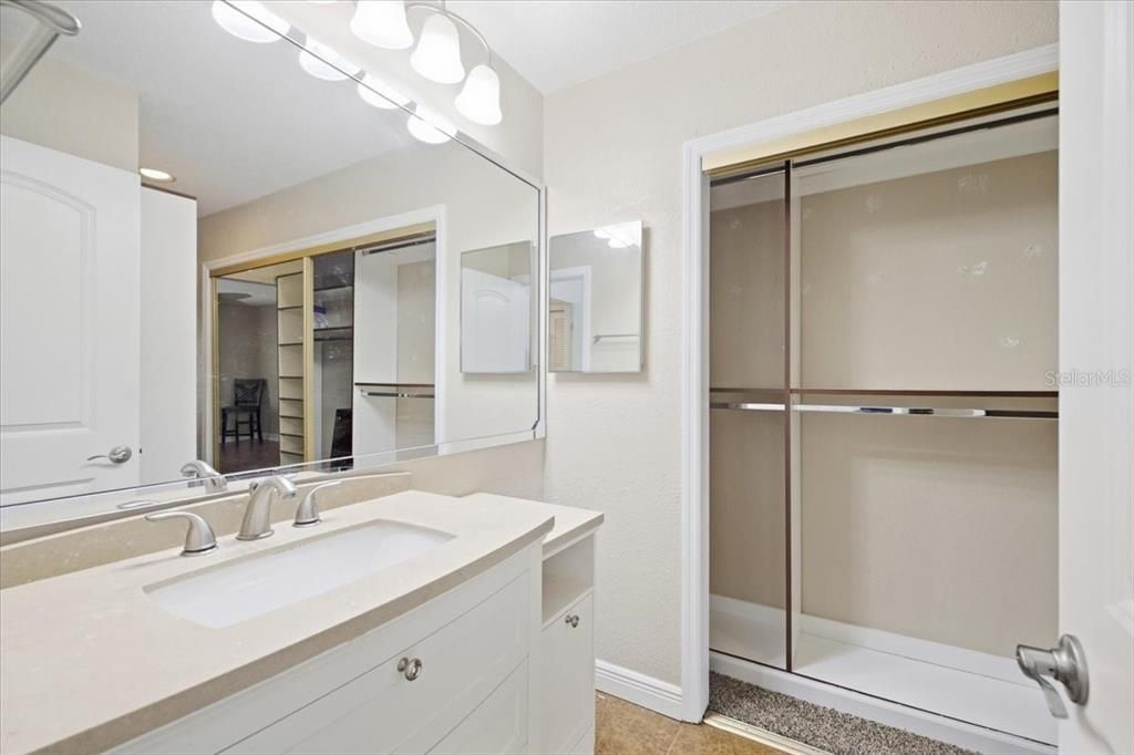 For Sale: $265,000 (2 beds, 1 baths, 1020 Square Feet)