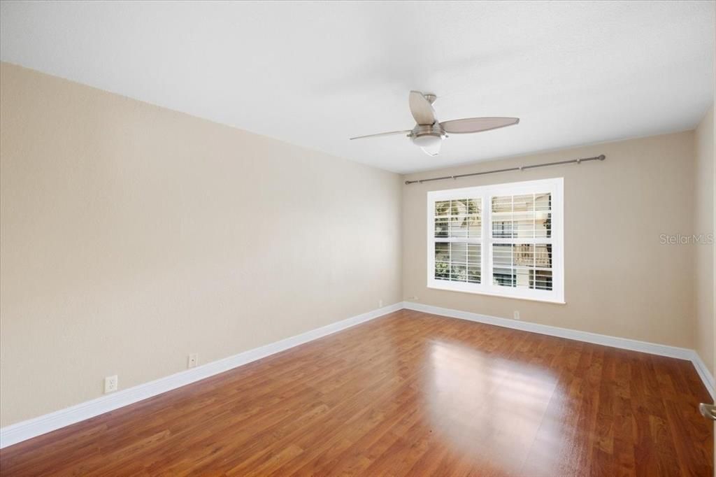 For Sale: $265,000 (2 beds, 1 baths, 1020 Square Feet)
