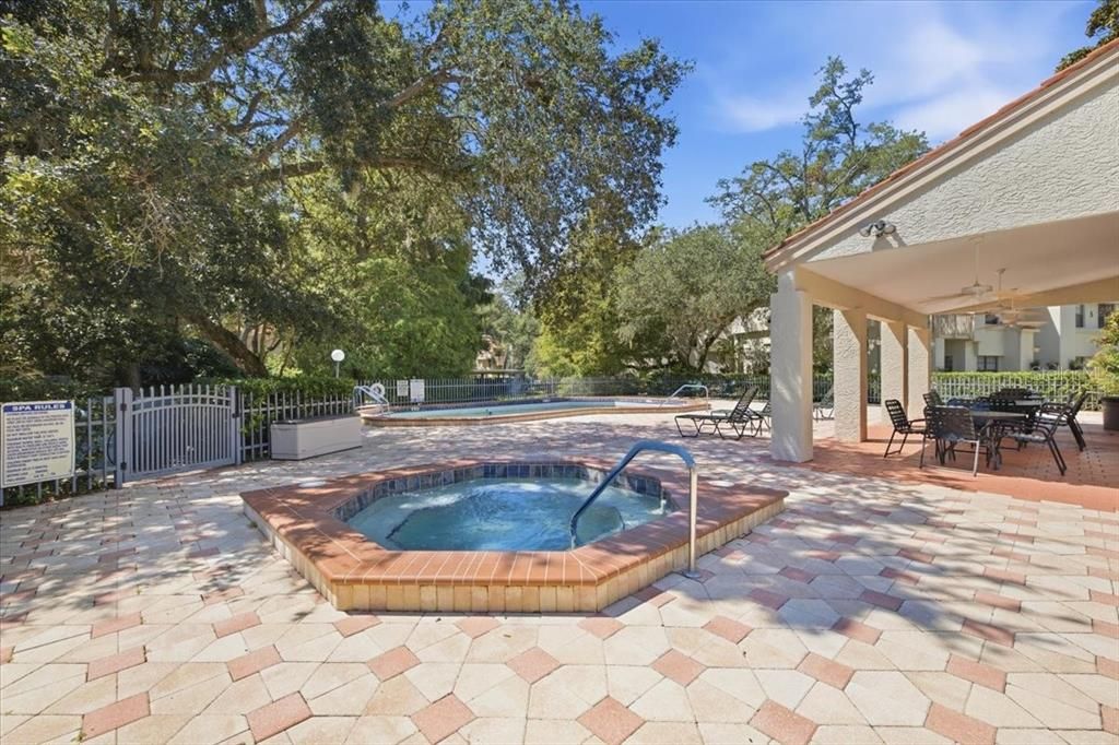 For Sale: $265,000 (2 beds, 1 baths, 1020 Square Feet)