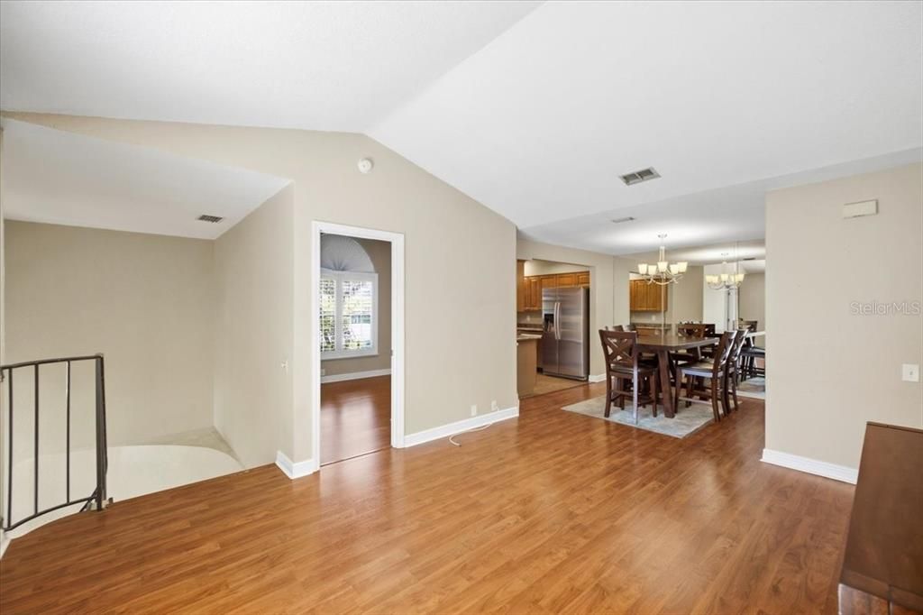 For Sale: $265,000 (2 beds, 1 baths, 1020 Square Feet)