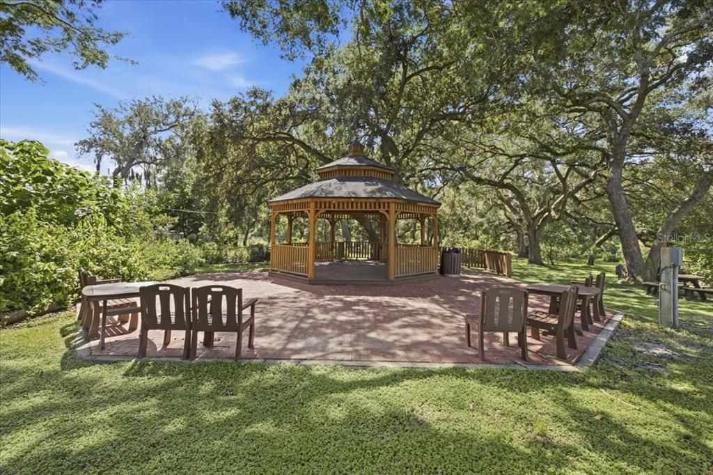 For Sale: $265,000 (2 beds, 1 baths, 1020 Square Feet)