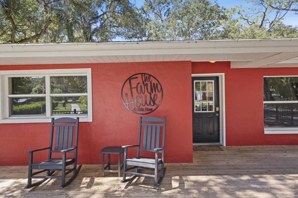 For Sale: $265,000 (2 beds, 1 baths, 1020 Square Feet)