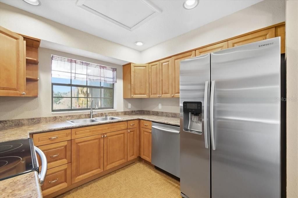 For Sale: $265,000 (2 beds, 1 baths, 1020 Square Feet)